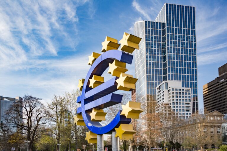 Frankfurt,,Germany,-,May,30,,2014:,Euro,Symbol,At,Former