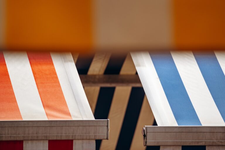 Colorful,Awnings,Of,The,Cours,Saleya,Market,In,Nice