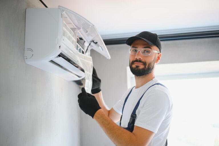 Repairman,Fix,Air,Conditioning,Systems,,Male,Technicians,Service,For,Repair