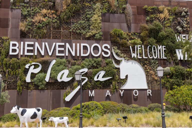 Benalmadena,,Spain,-,May,12,,2025:,Plaza,Mayor,Welcome,Sign