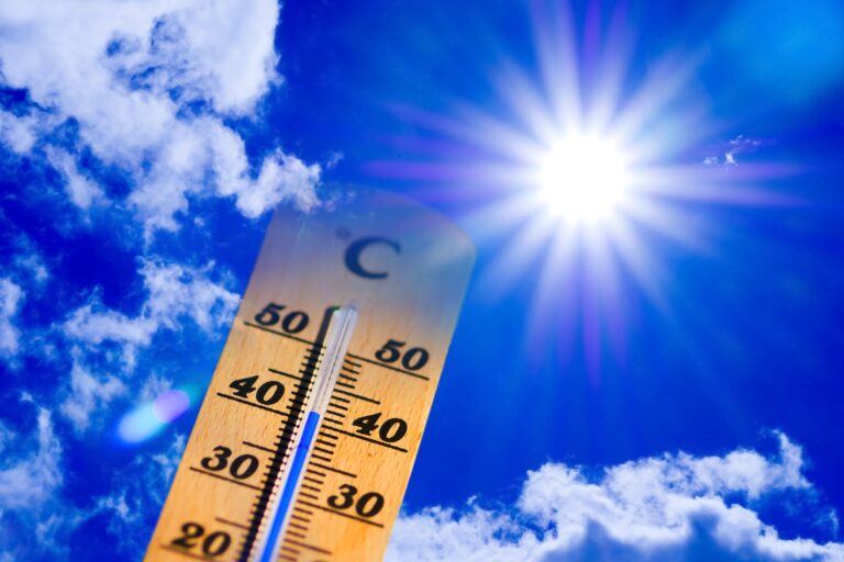 Thermometer,Sun,Sky,40,Degrees.,Hot,Summer,Day.,High,Temperatures