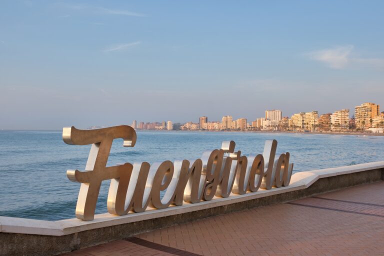 Fuengirola,Sign,On,The,Promenade.,Málaga,Province,,Spain.