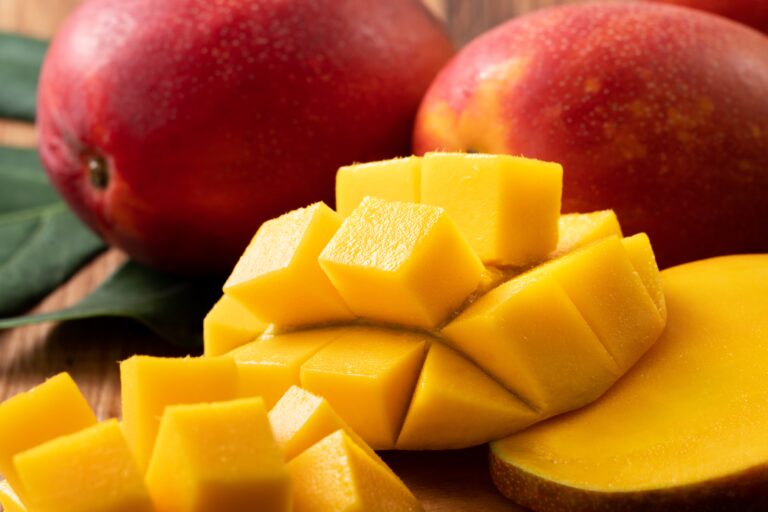 Mango.,Close,Up,Of,Fresh,Ripe,Mango,Fruit,With,Leaves