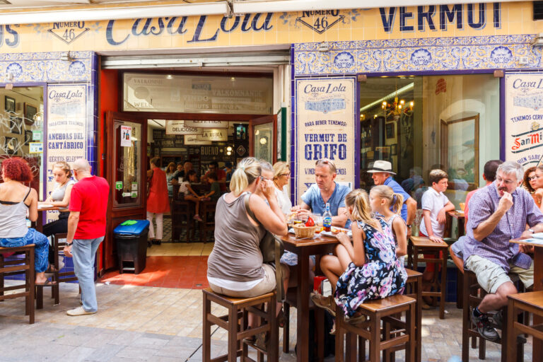 Malaga,,Spain,-,August,26th,2015:,People,Enjoying,Lunch,Outside