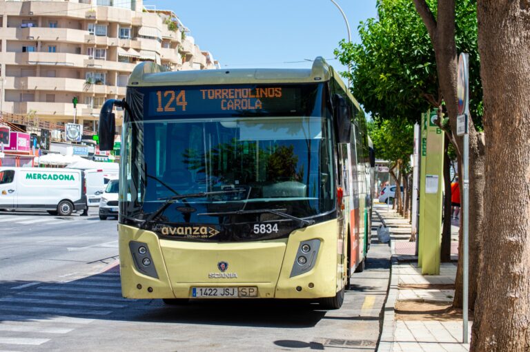 Torremolinos,,Spain,-,May,4,,2023:,Bus,124,Waiting,For