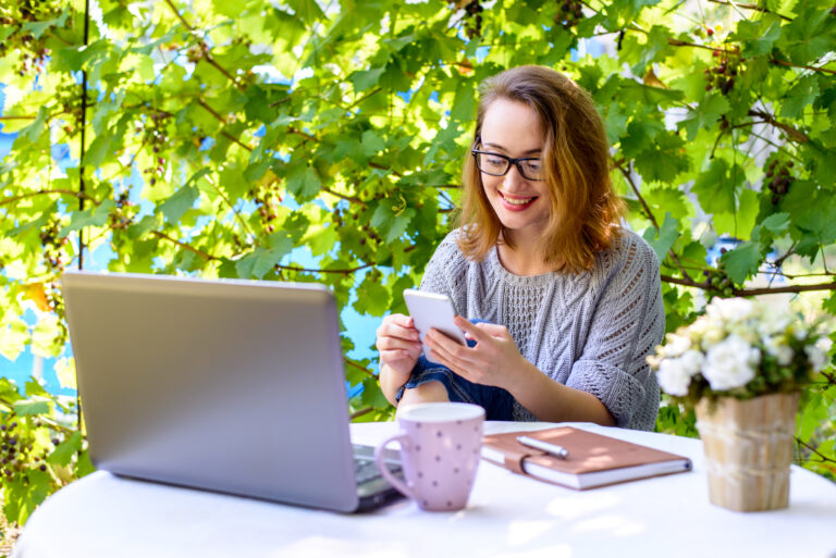 Digital,Nomad.,A,Young,Smiling,Woman,In,Black,Glasses,And