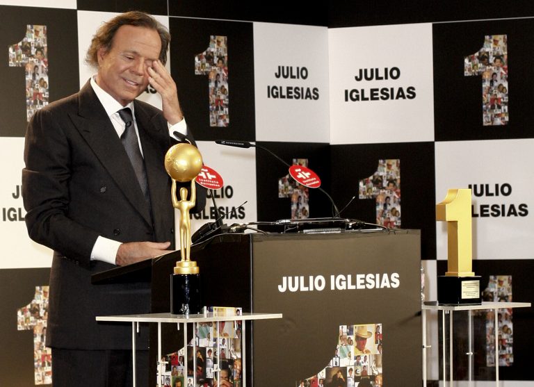 Madrid-december,12:,Julio,Iglesias,Attends,An,Award,Ceremony,In,Which