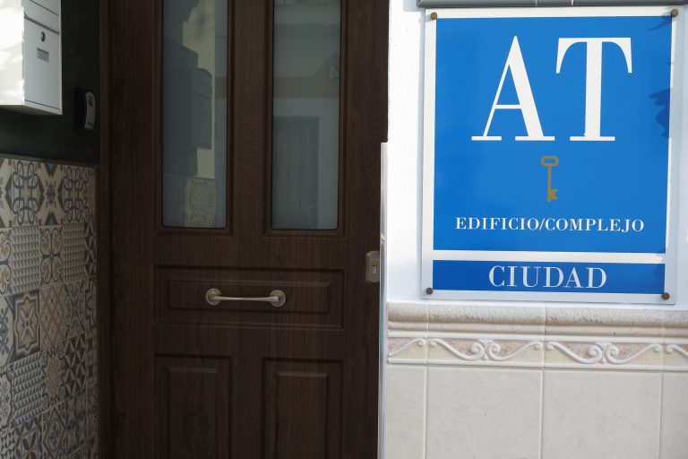 Tourist,Apartment,Sign,That,Reads:,Building,Complex,City.,Main,Entrance