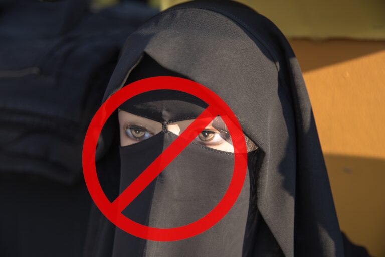 Fuengirola förbjuder burka i kommunala byggnader