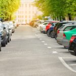 Röda och orange parkeringszoner i Marbella