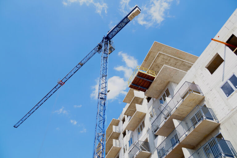 7 100 sökande till 62 sociala bostäder