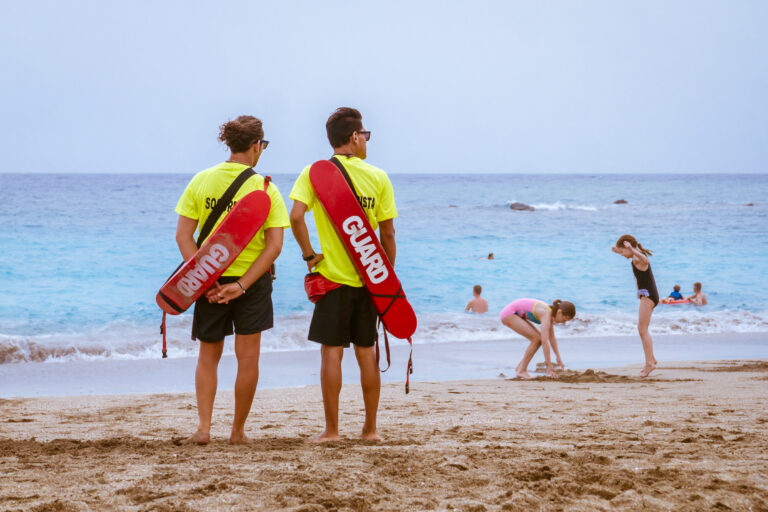 Strandsäkerheten i Marbella förbättras med ID-armband