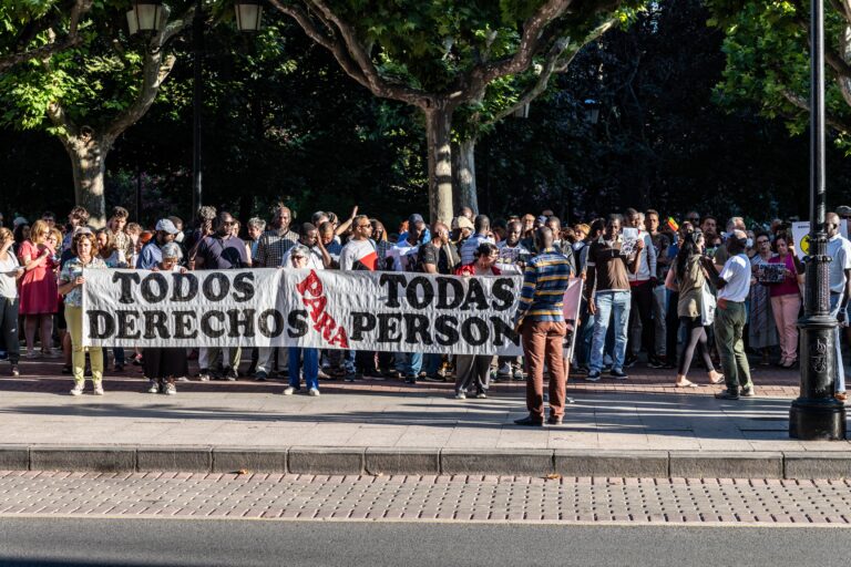 Extraordinär legalisering av invandrare godkänd