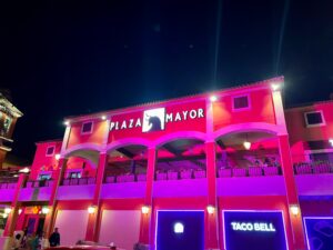 Expansion av populärt shoppingcenter på randen till katastrof