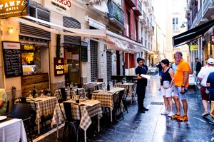 Uteserveringar måste stänga under värmeböljor