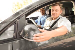 17-åringar kan få körkort