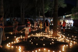 Mijas-festival i skenet av 15 000 ljus