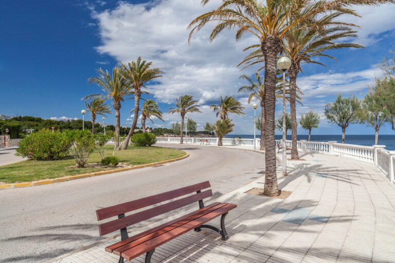 Renovering av strandpromenaden drar ut på tiden