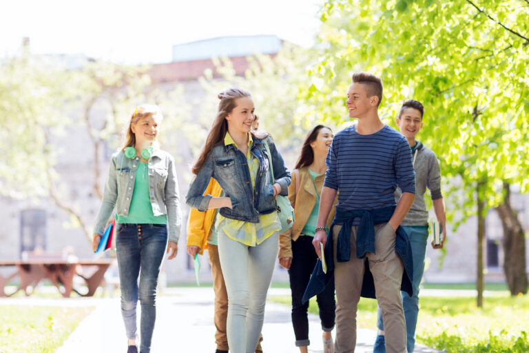 Tusentals studenter dyker inte upp till skolstarten