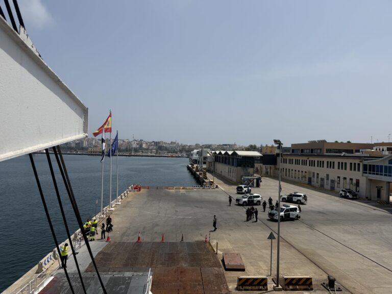 Regeringen tar kontroll över hamnen i Ceuta